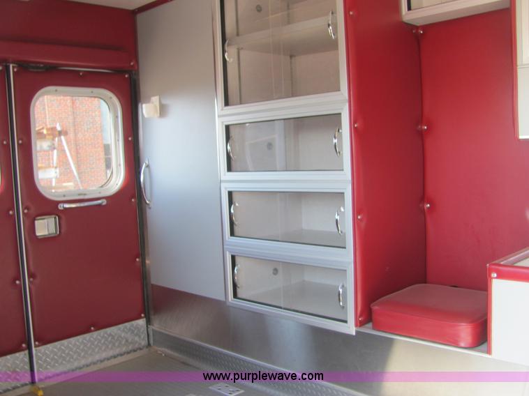 image for item A3564 2000 Ford E350 Super Duty ambulance
