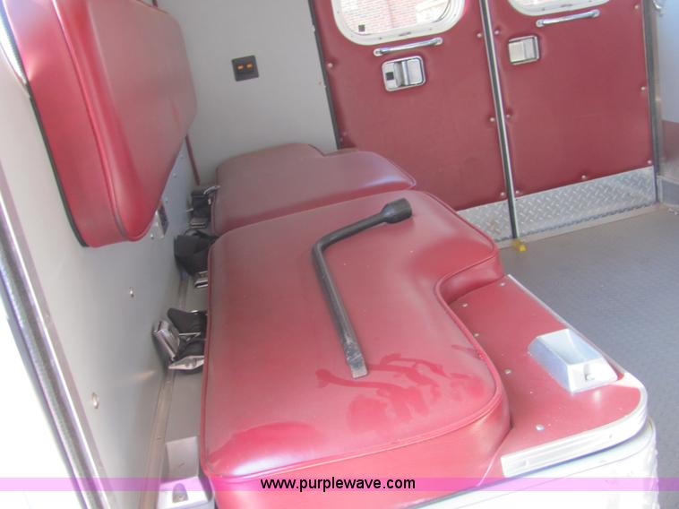 image for item A3564 2000 Ford E350 Super Duty ambulance