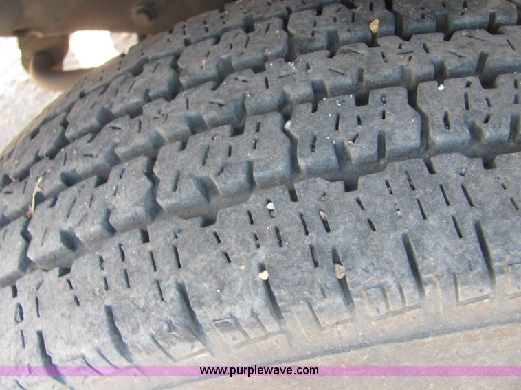 image for item A3564 2000 Ford E350 Super Duty ambulance