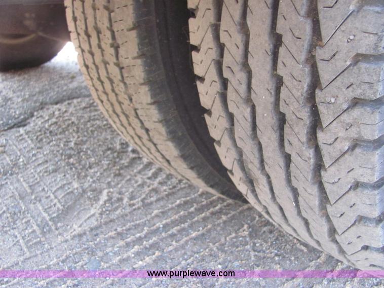 image for item A3564 2000 Ford E350 Super Duty ambulance