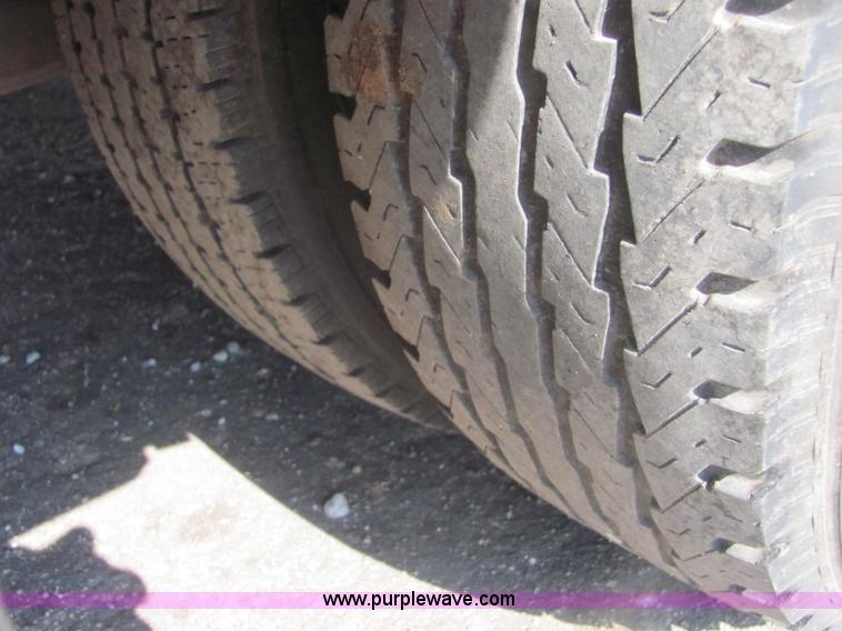 image for item A3564 2000 Ford E350 Super Duty ambulance