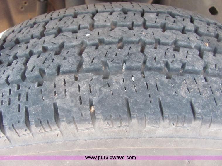 image for item A3564 2000 Ford E350 Super Duty ambulance