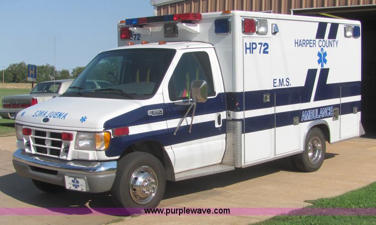 image for item A3565 2000 Ford E350 Super Duty ambulance
