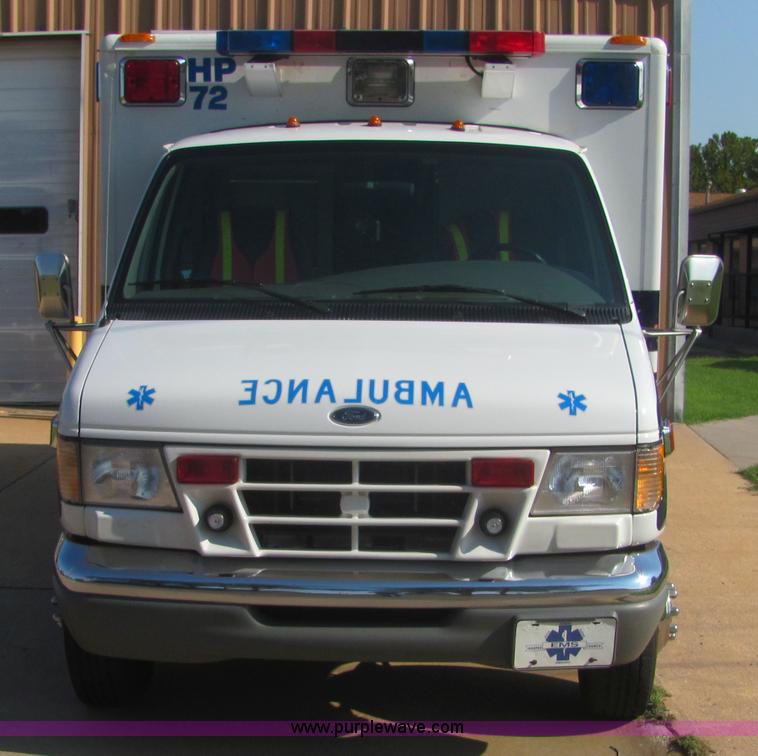 image for item A3565 2000 Ford E350 Super Duty ambulance