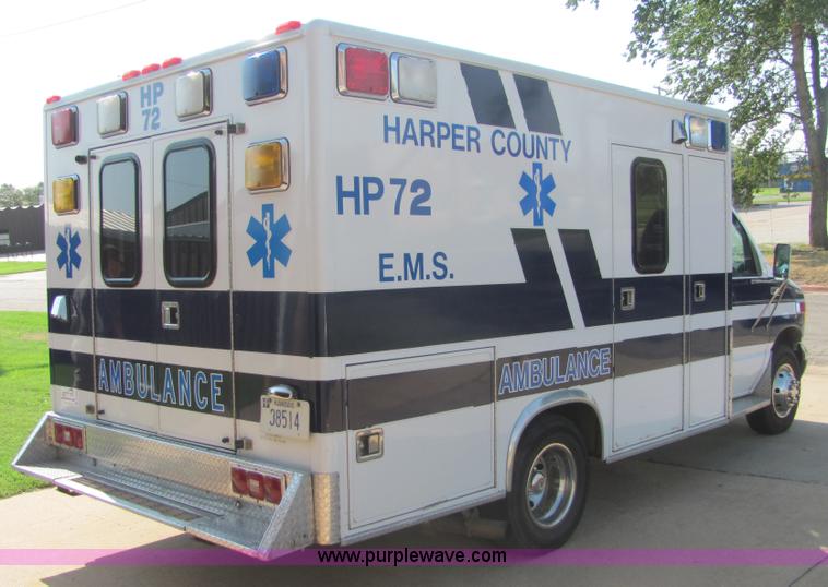 image for item A3565 2000 Ford E350 Super Duty ambulance
