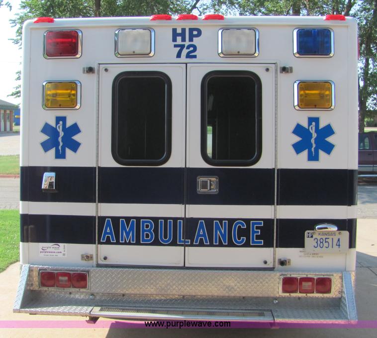 image for item A3565 2000 Ford E350 Super Duty ambulance