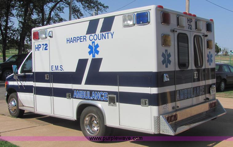 image for item A3565 2000 Ford E350 Super Duty ambulance