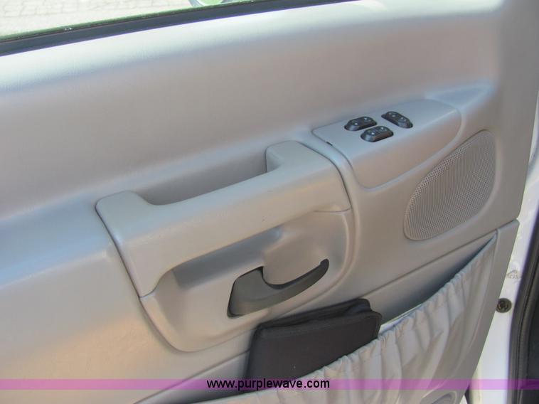 image for item A3565 2000 Ford E350 Super Duty ambulance