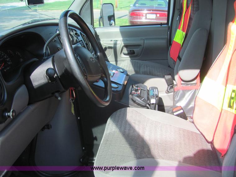 image for item A3565 2000 Ford E350 Super Duty ambulance