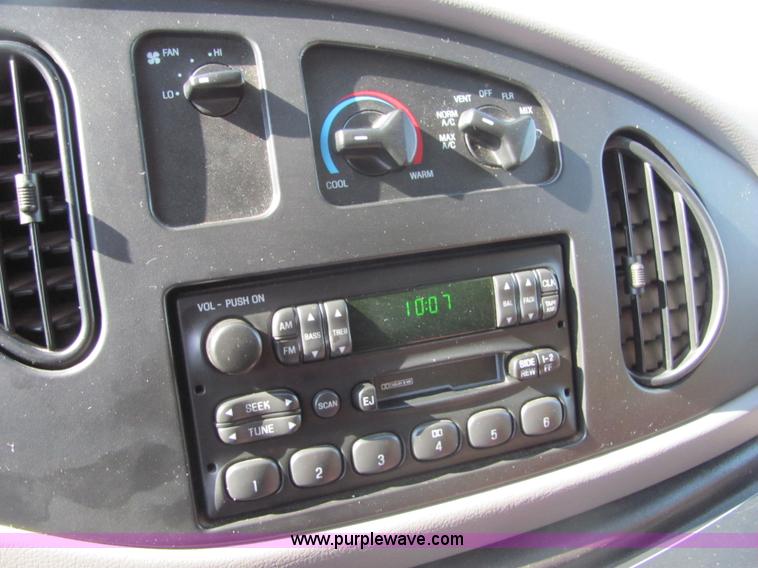 image for item A3565 2000 Ford E350 Super Duty ambulance