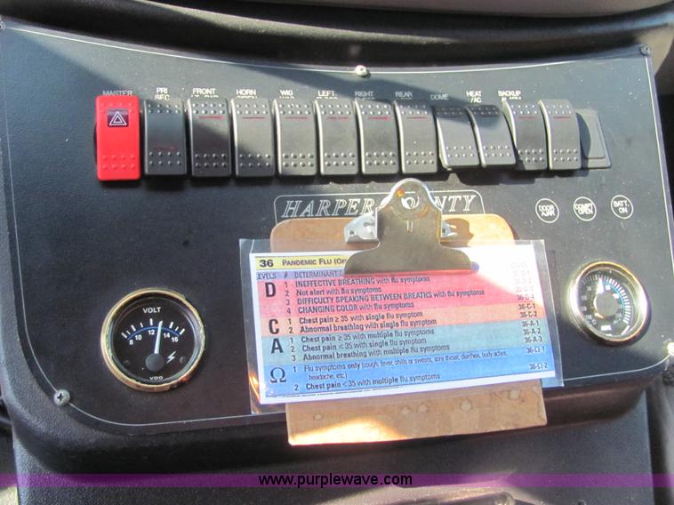 image for item A3565 2000 Ford E350 Super Duty ambulance