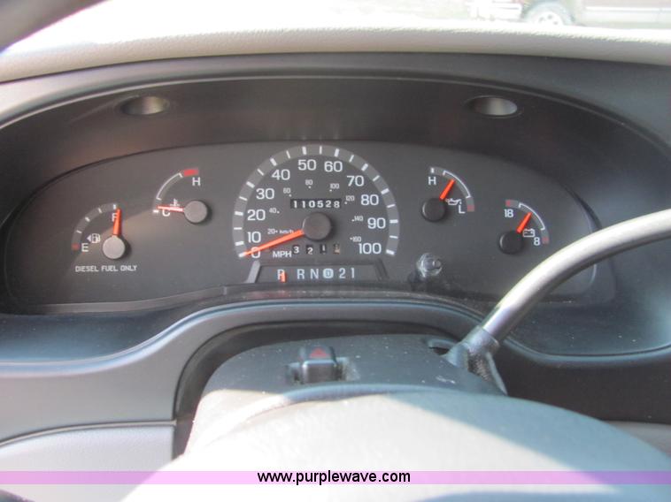 image for item A3565 2000 Ford E350 Super Duty ambulance