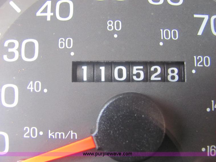 image for item A3565 2000 Ford E350 Super Duty ambulance