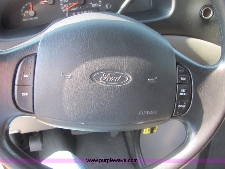 image for item A3565 2000 Ford E350 Super Duty ambulance