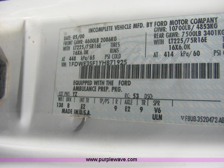 image for item A3565 2000 Ford E350 Super Duty ambulance
