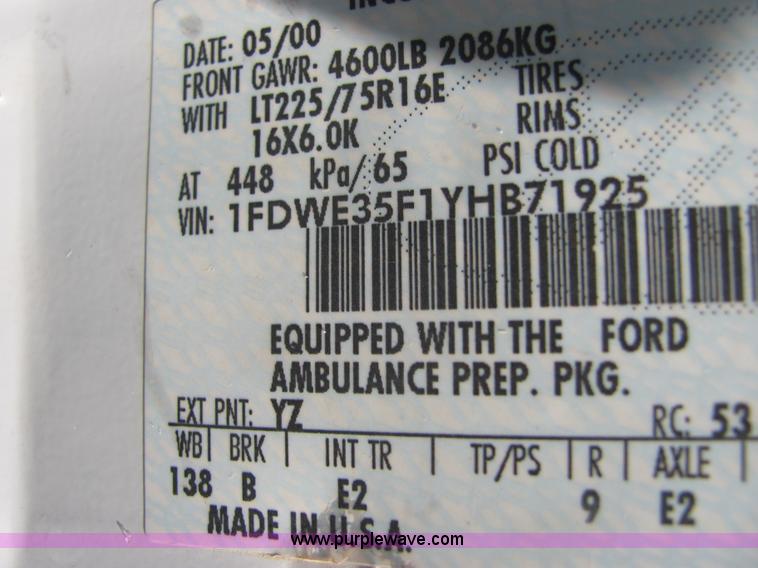 image for item A3565 2000 Ford E350 Super Duty ambulance