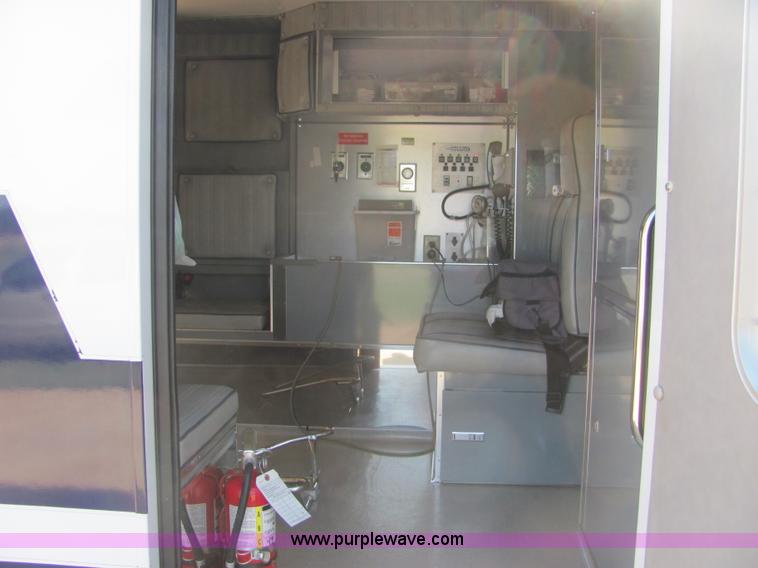 image for item A3565 2000 Ford E350 Super Duty ambulance