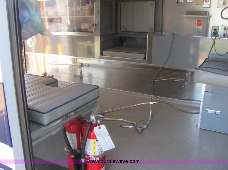 image for item A3565 2000 Ford E350 Super Duty ambulance