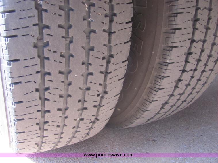 image for item A3565 2000 Ford E350 Super Duty ambulance