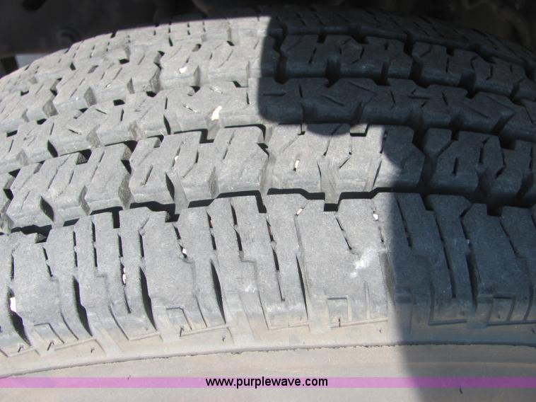 image for item A3565 2000 Ford E350 Super Duty ambulance