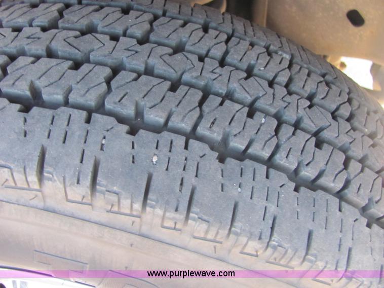 image for item A3565 2000 Ford E350 Super Duty ambulance