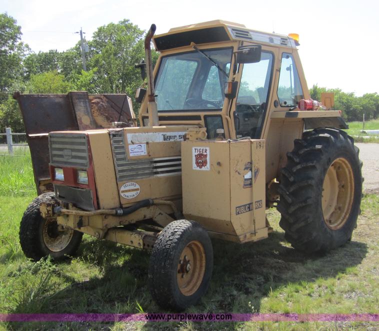 image for item A4712 1987 Hesston Tiger Special 80-90 tractor