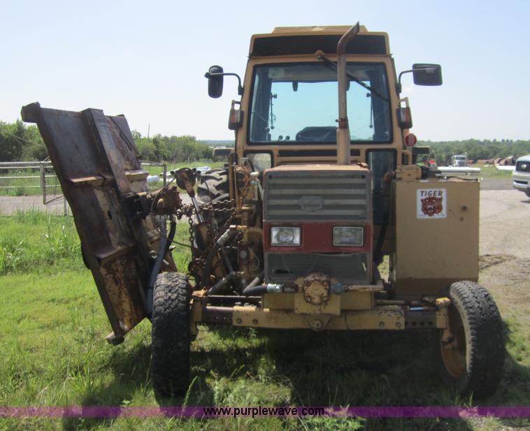 image for item A4712 1987 Hesston Tiger Special 80-90 tractor