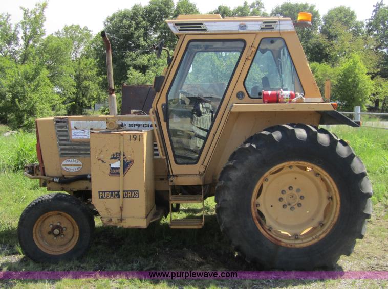 image for item A4712 1987 Hesston Tiger Special 80-90 tractor