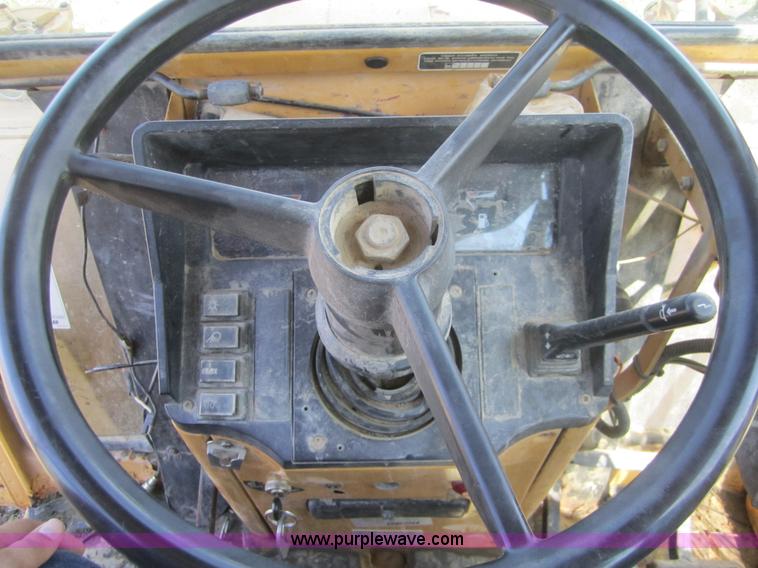 image for item A4712 1987 Hesston Tiger Special 80-90 tractor