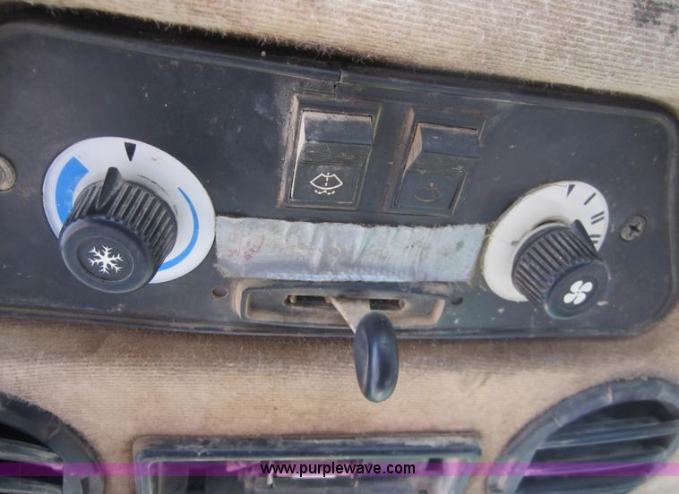 image for item A4712 1987 Hesston Tiger Special 80-90 tractor