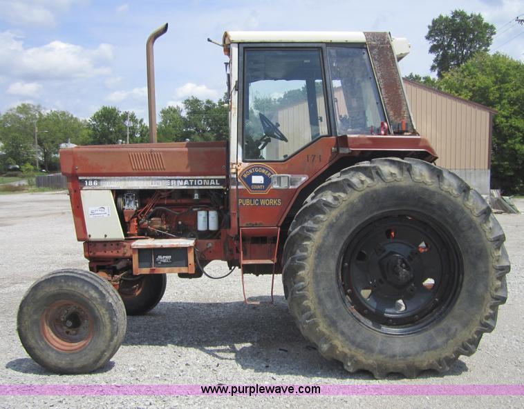 image for item A4715 1978 International Hydro 186 tractor