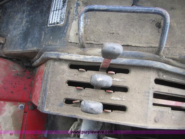 image for item A4715 1978 International Hydro 186 tractor