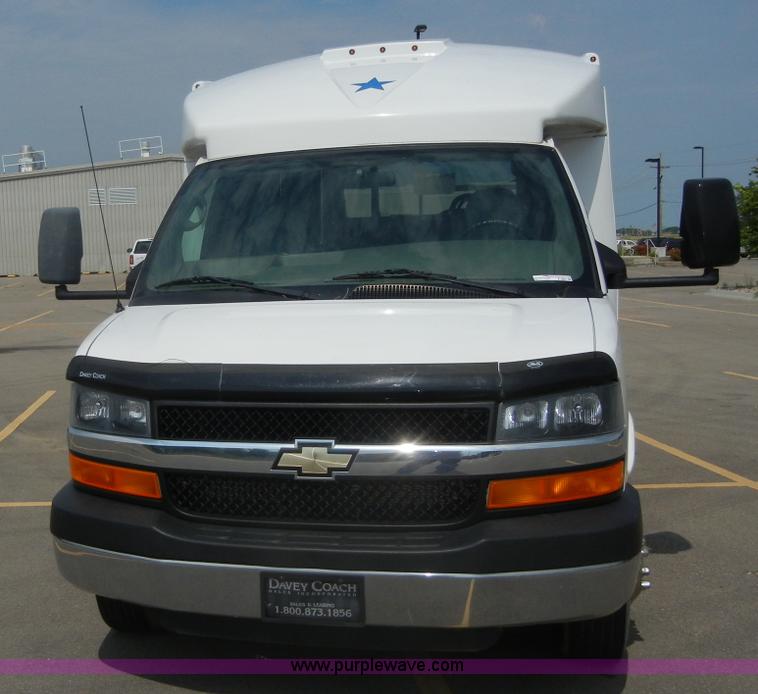 image for item A9983 2007 Chevrolet Express G3500 Davey Coach bus