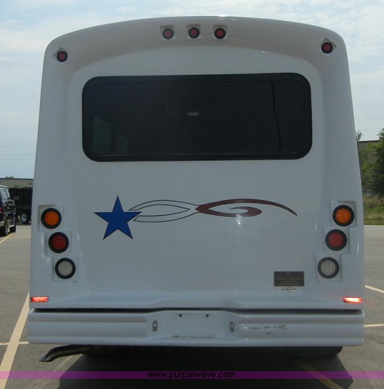 image for item A9983 2007 Chevrolet Express G3500 Davey Coach bus