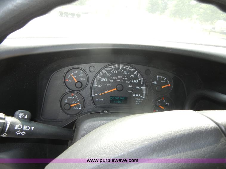 image for item A9983 2007 Chevrolet Express G3500 Davey Coach bus