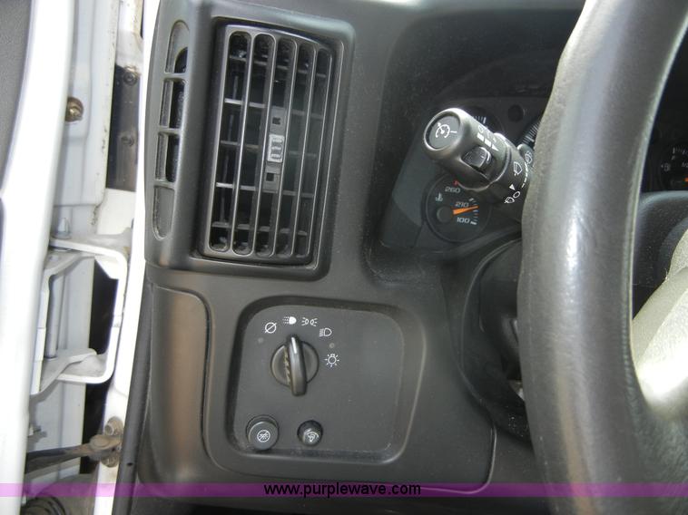 image for item A9983 2007 Chevrolet Express G3500 Davey Coach bus