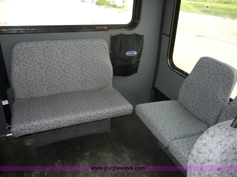 image for item A9983 2007 Chevrolet Express G3500 Davey Coach bus