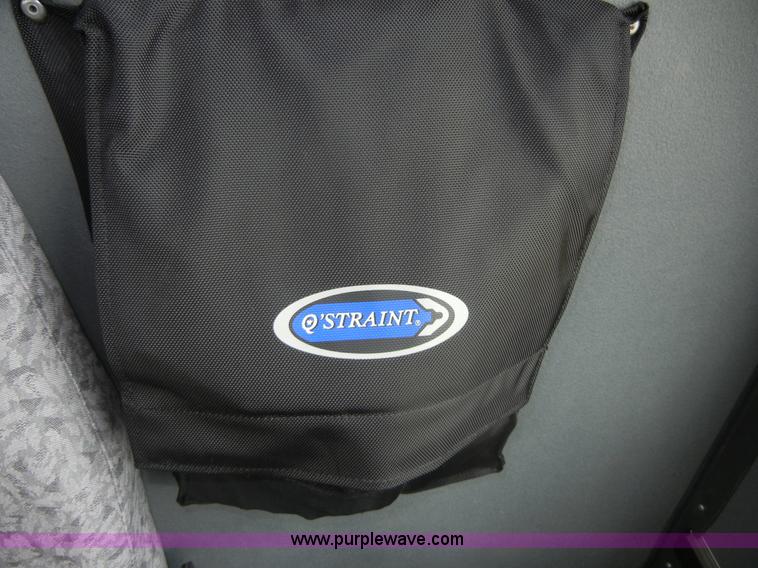 image for item A9983 2007 Chevrolet Express G3500 Davey Coach bus