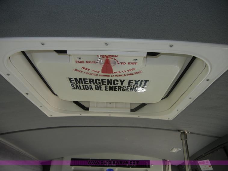 image for item A9983 2007 Chevrolet Express G3500 Davey Coach bus