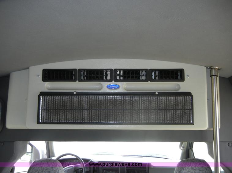 image for item A9983 2007 Chevrolet Express G3500 Davey Coach bus