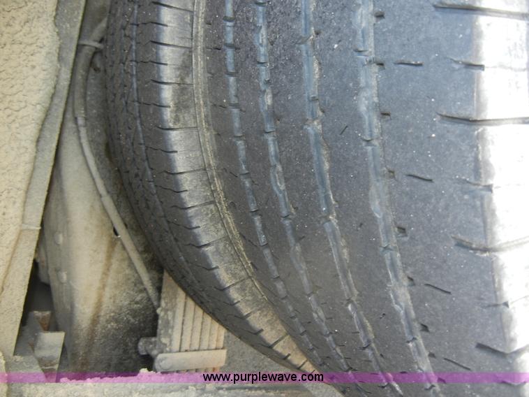 image for item A9983 2007 Chevrolet Express G3500 Davey Coach bus