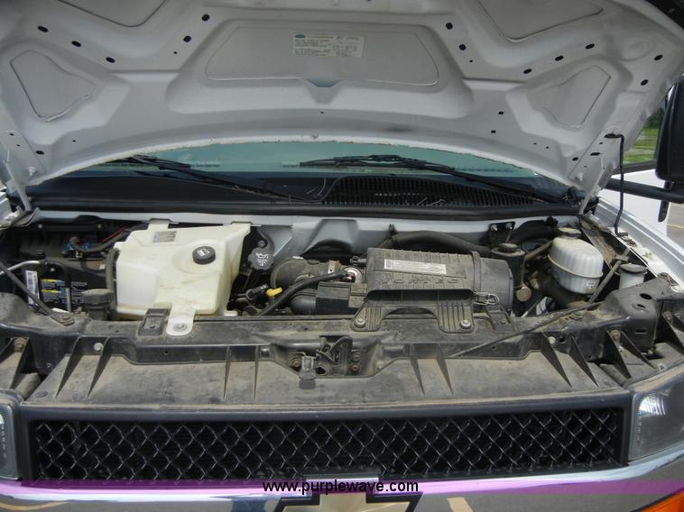 image for item A9983 2007 Chevrolet Express G3500 Davey Coach bus