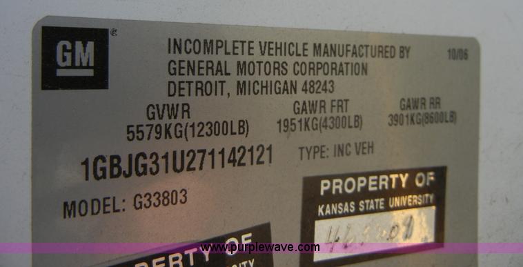 image for item A9983 2007 Chevrolet Express G3500 Davey Coach bus