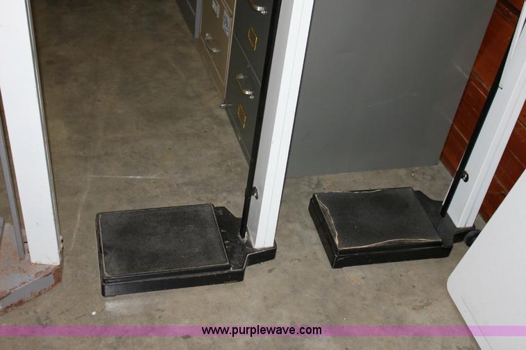 image for item B9935 (3) scales