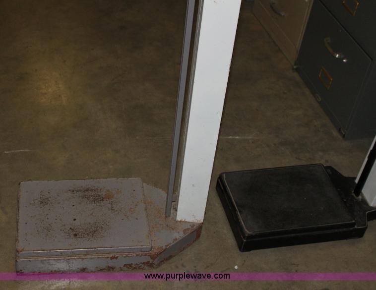 image for item B9935 (3) scales