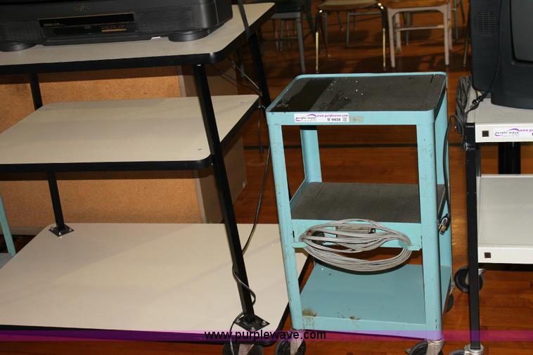 image for item B9938 Assorted office items