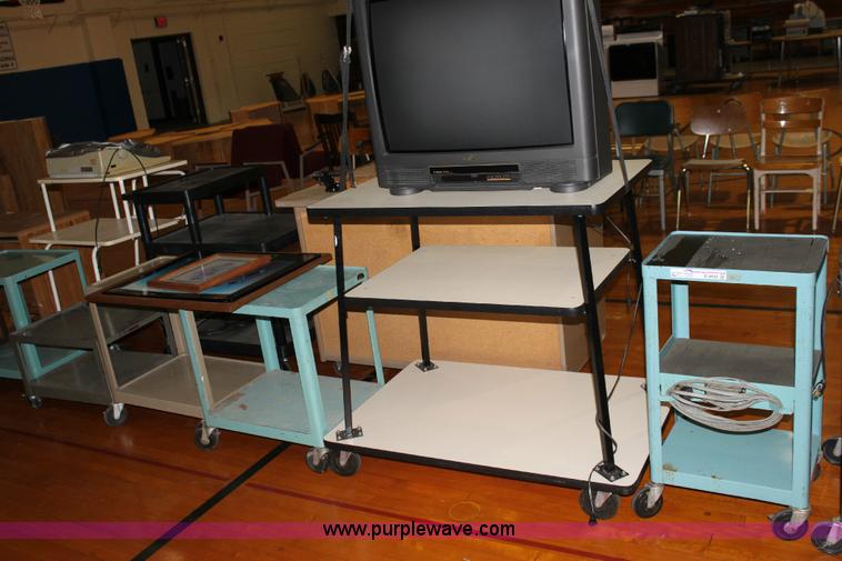 image for item B9938 Assorted office items