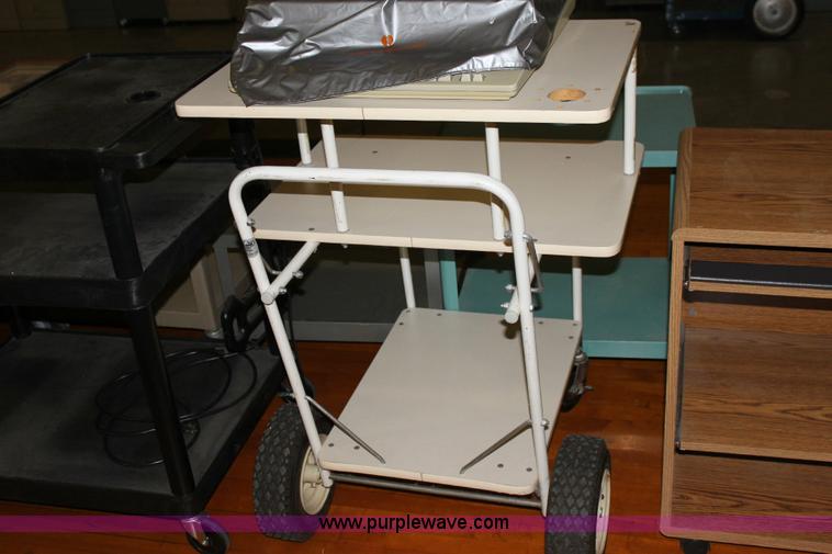 image for item B9938 Assorted office items