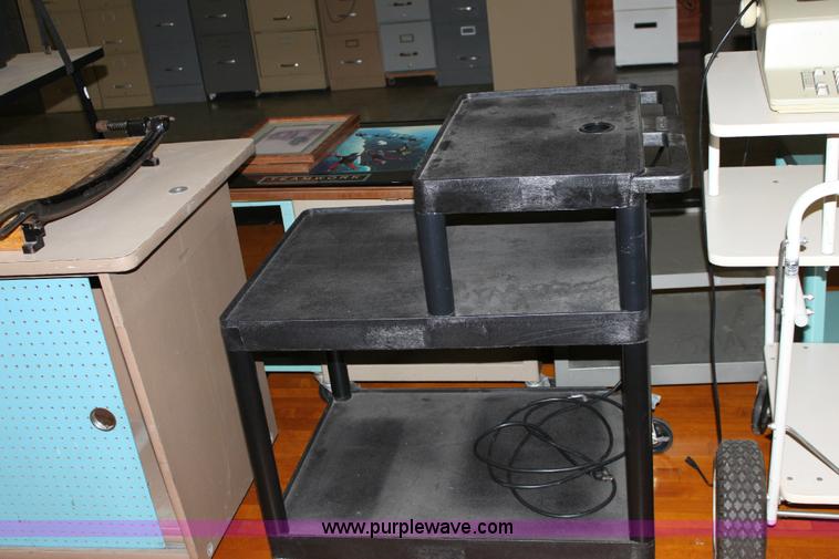 image for item B9938 Assorted office items