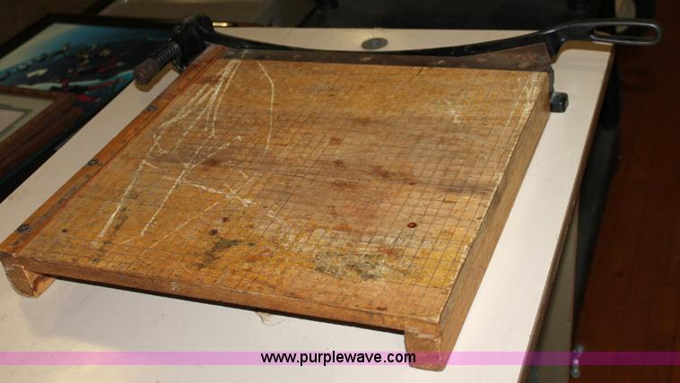 image for item B9938 Assorted office items